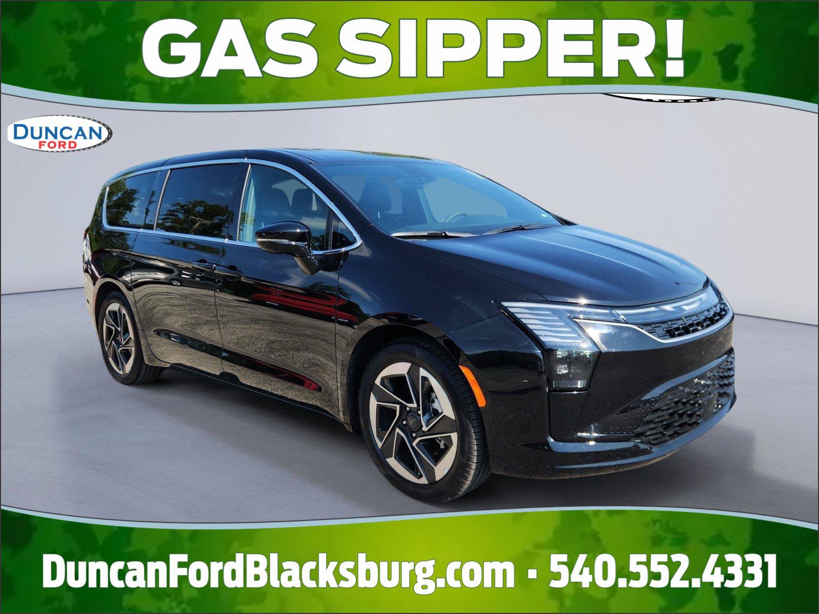 Used 2027 Chrysler Pacifica Limited FWD image 1