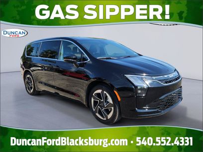 Used 2027 Chrysler Pacifica Limited