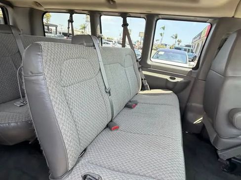 Used 2008 Chevrolet Express 2500 Passenger w/ LT Preferred Equipment Group RWD image 8