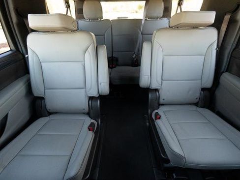 Used 2023 GMC Yukon XL SLT image 26