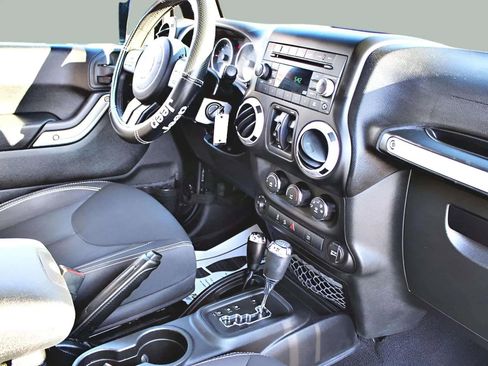 Used 2015 Jeep Wrangler Unlimited Sahara w/ Connectivity Group image 22