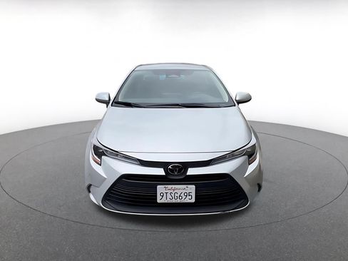 Used 2025 Toyota Corolla LE FWD image 5