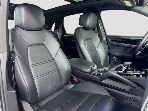Used 2021 Porsche Cayenne S image 35