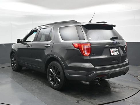 Used 2018 Ford Explorer XLT w/ Equipment Group 202A AWD/4WD image 8