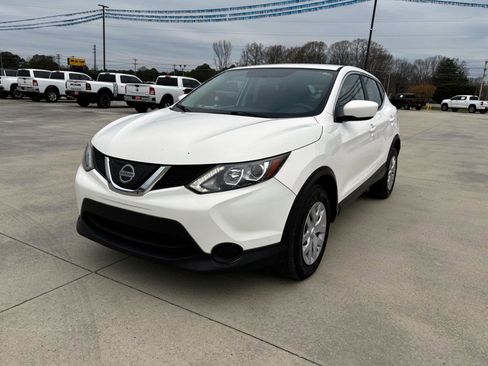 Used 2019 Nissan Rogue Sport S image 2