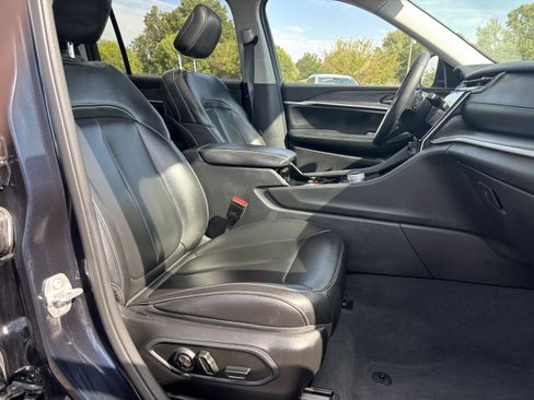 Used 2023 Jeep Grand Cherokee L Limited RWD image 30