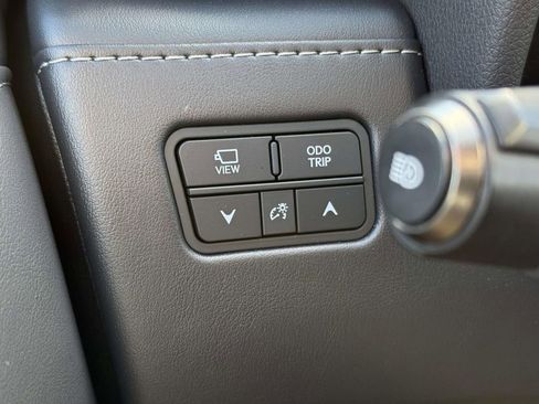 Used 2023 Lexus LX 600 4WD w/ Luxury Package image 22