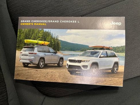Used 2024 Jeep Grand Cherokee Laredo RWD image 35