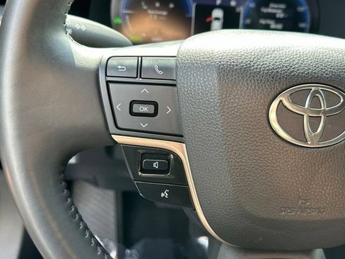 Used 2023 Toyota Crown AWD/4WD image 9