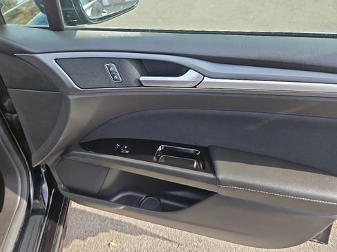 Used 2016 Ford Fusion SE image 16