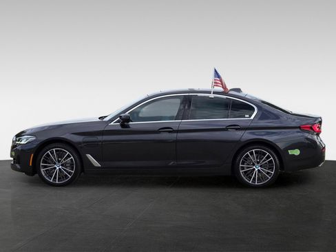 Used 2023 BMW 530e w/ Premium Package RWD image 8