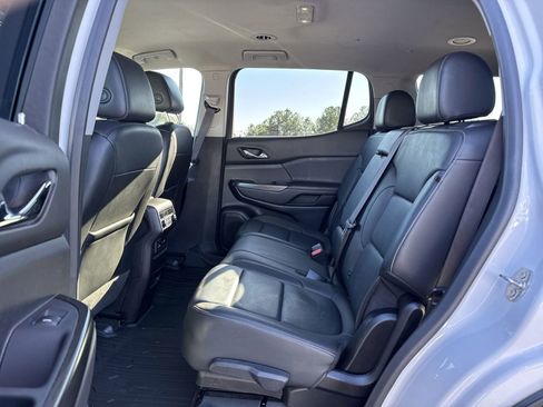 Used 2023 GMC Acadia SLT image 30