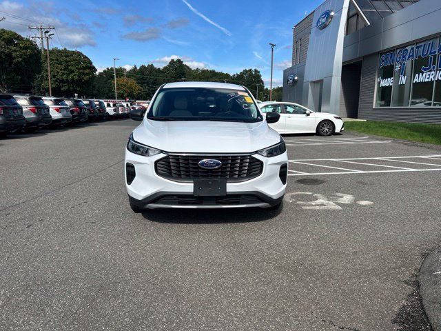 Used 2023 Ford Escape Active AWD/4WD image 2