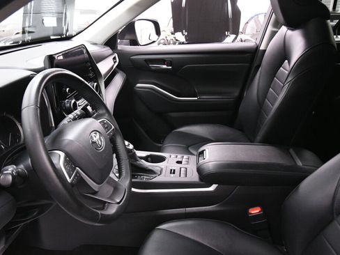 Used 2023 Toyota Highlander XLE AWD/4WD image 20