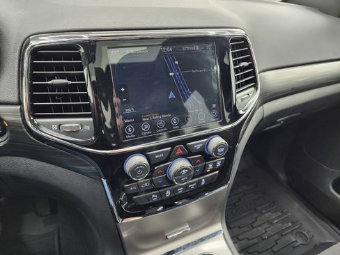 Used 2020 Jeep Grand Cherokee Altitude image 11