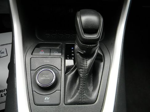 Used 2025 Toyota RAV4 LE AWD/4WD image 15