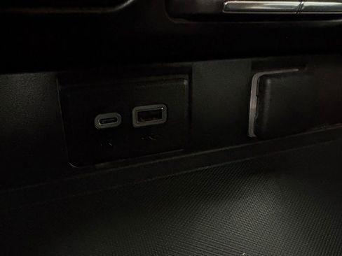 Used 2024 Chevrolet Suburban LT RWD image 40