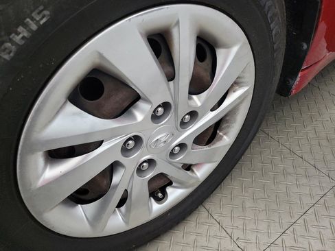 Used 2017 Hyundai Elantra SE w/ Cargo Package image 31