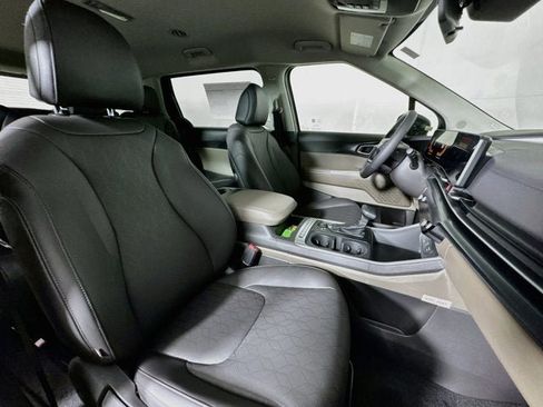 New 2027 Kia Carnival FWD image 28