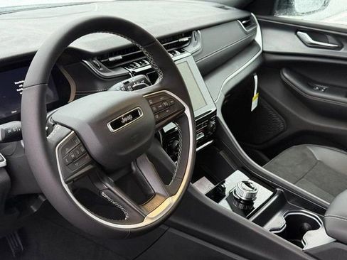 New 2025 Jeep Grand Cherokee L Altitude image 22