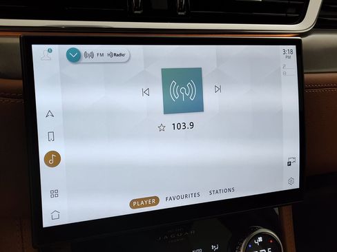 Used 2026 Jaguar F-PACE R-Dynamic S image 23