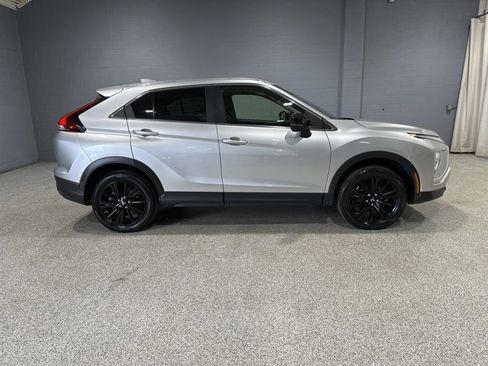 Used 2023 Mitsubishi Eclipse Cross LE image 2