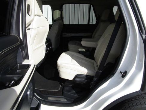 Used 2021 Ford Expedition Platinum image 10