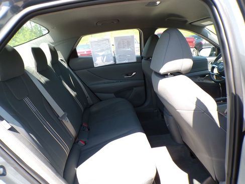 Used 2025 Hyundai Elantra Sport FWD image 18
