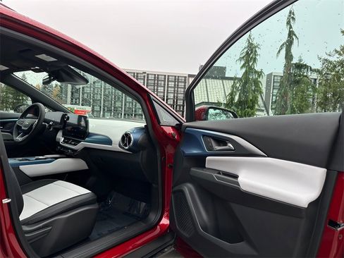 New 2026 Chevrolet Equinox EV LT image 11