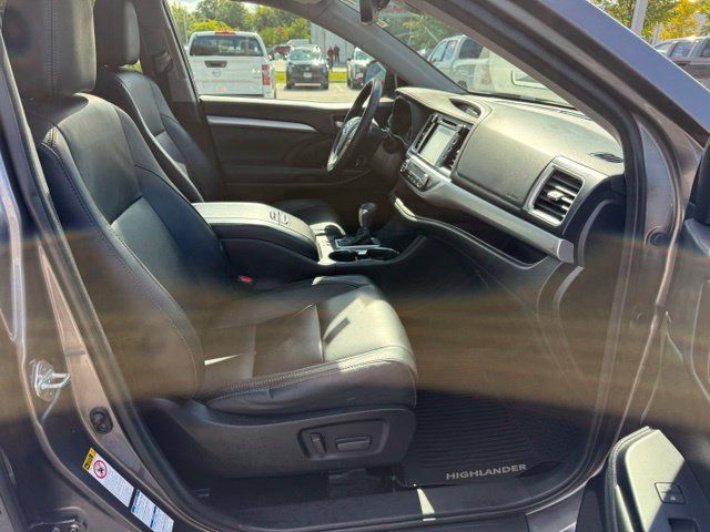 Used 2018 Toyota Highlander XLE AWD/4WD image 33