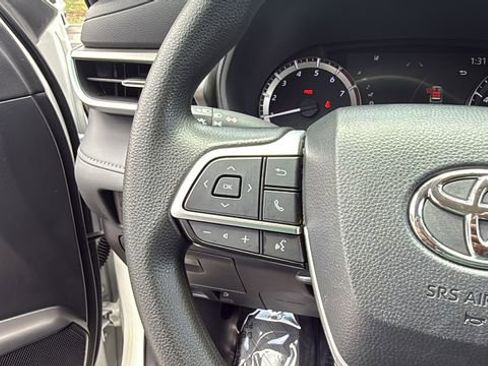 Used 2023 Toyota Highlander L FWD image 22