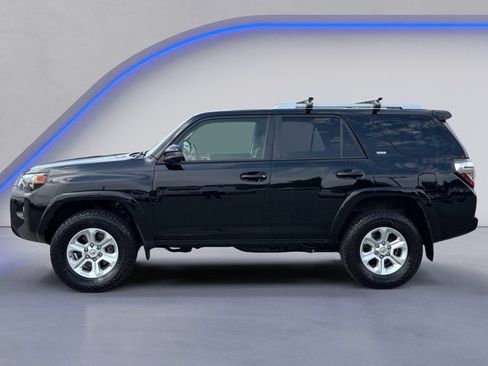 Used 2017 Toyota 4Runner SR5 AWD/4WD image 7