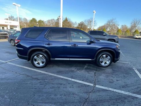 Used 2025 Honda Pilot EX-L image 11