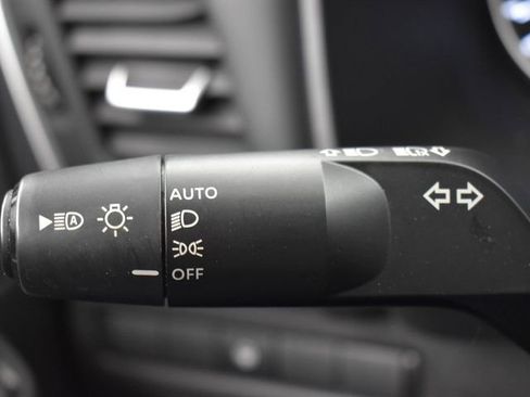 Used 2023 Nissan Rogue SV AWD/4WD image 25