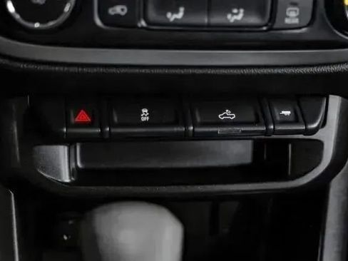 Used 2022 Chevrolet Colorado LT w/ LT Convenience Package image 31