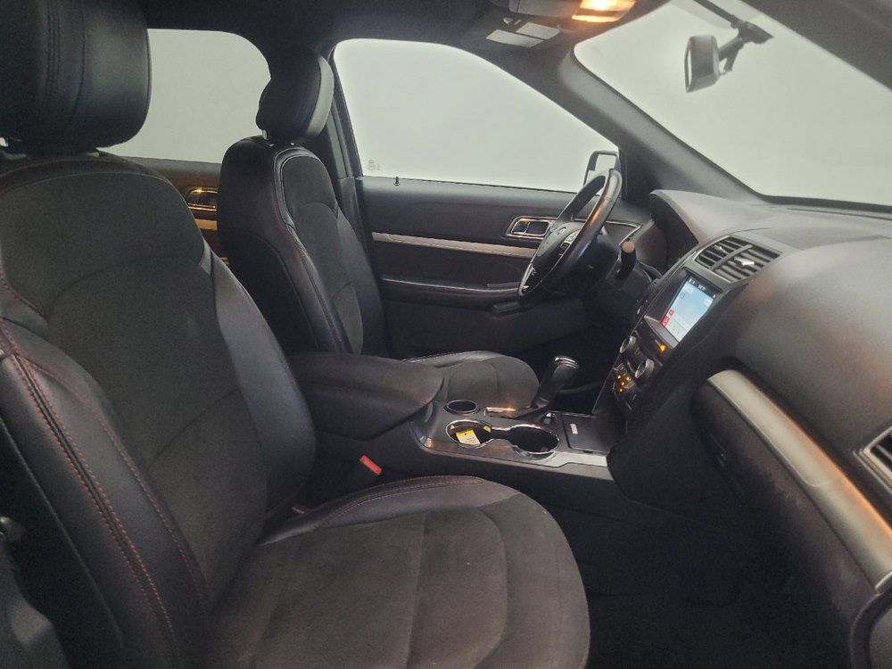 Used 2018 Ford Explorer XLT w/ Equipment Group 202A FWD image 21