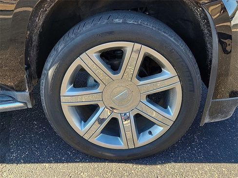 Used 2019 Cadillac Escalade ESV Premium Luxury image 7