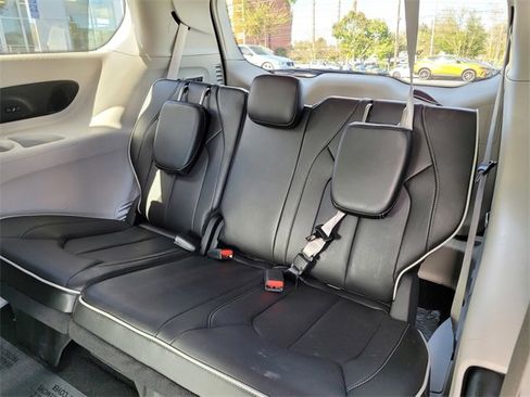 New 2024 Chrysler Pacifica Limited w/ Uconnect Theater Family Group image 13