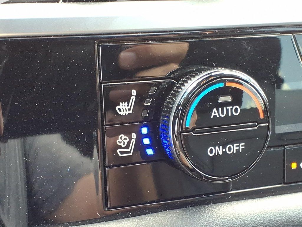 Used 2024 Nissan Pathfinder Platinum FWD image 25