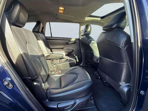 Used 2021 Toyota Highlander XLE image 16