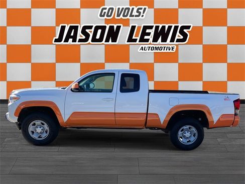 Used 2019 Toyota Tacoma SR image 8