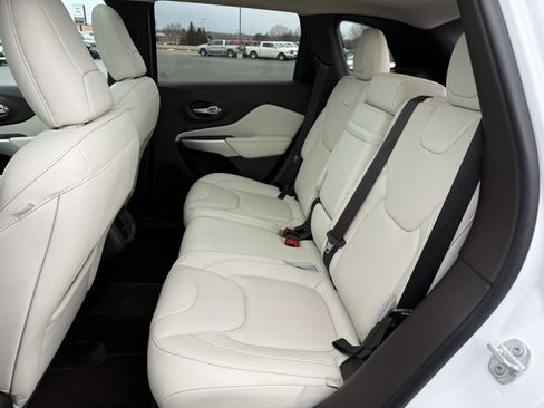 Used 2018 Jeep Cherokee Overland w/ Technology Group image 11