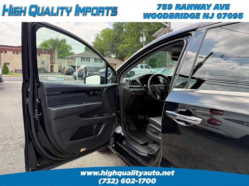 Used 2023 Honda Odyssey Elite image 11