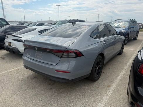 Used 2025 Honda Accord SE image 4