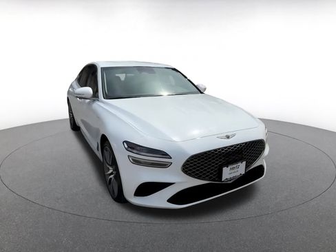 Used 2025 Genesis G70 2.5T image 3