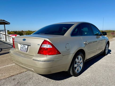 Used 2005 Ford Five Hundred SEL image 5