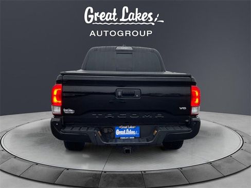 Used 2017 Toyota Tacoma TRD Sport image 4