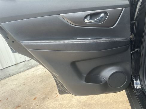 Used 2015 Nissan Rogue SV w/ SV Premium Package image 14