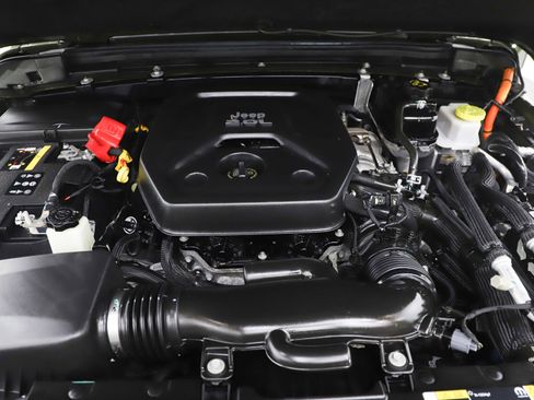 Used 2022 Jeep Wrangler Unlimited Sahara w/ Cold Weather Group image 30