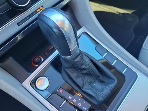 Used 2019 Volkswagen Passat 2.0T Wolfsburg w/ Wheels & Sunroof Package image 28